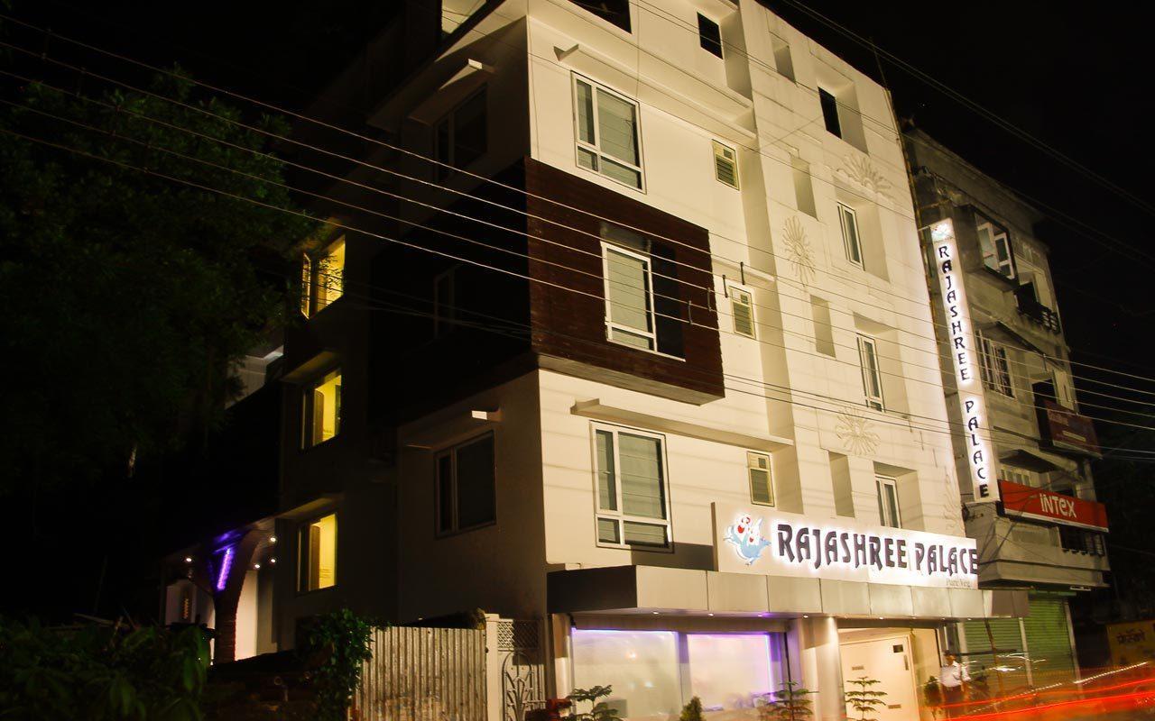 Hotel Rajashree Palace Силигури Экстерьер фото