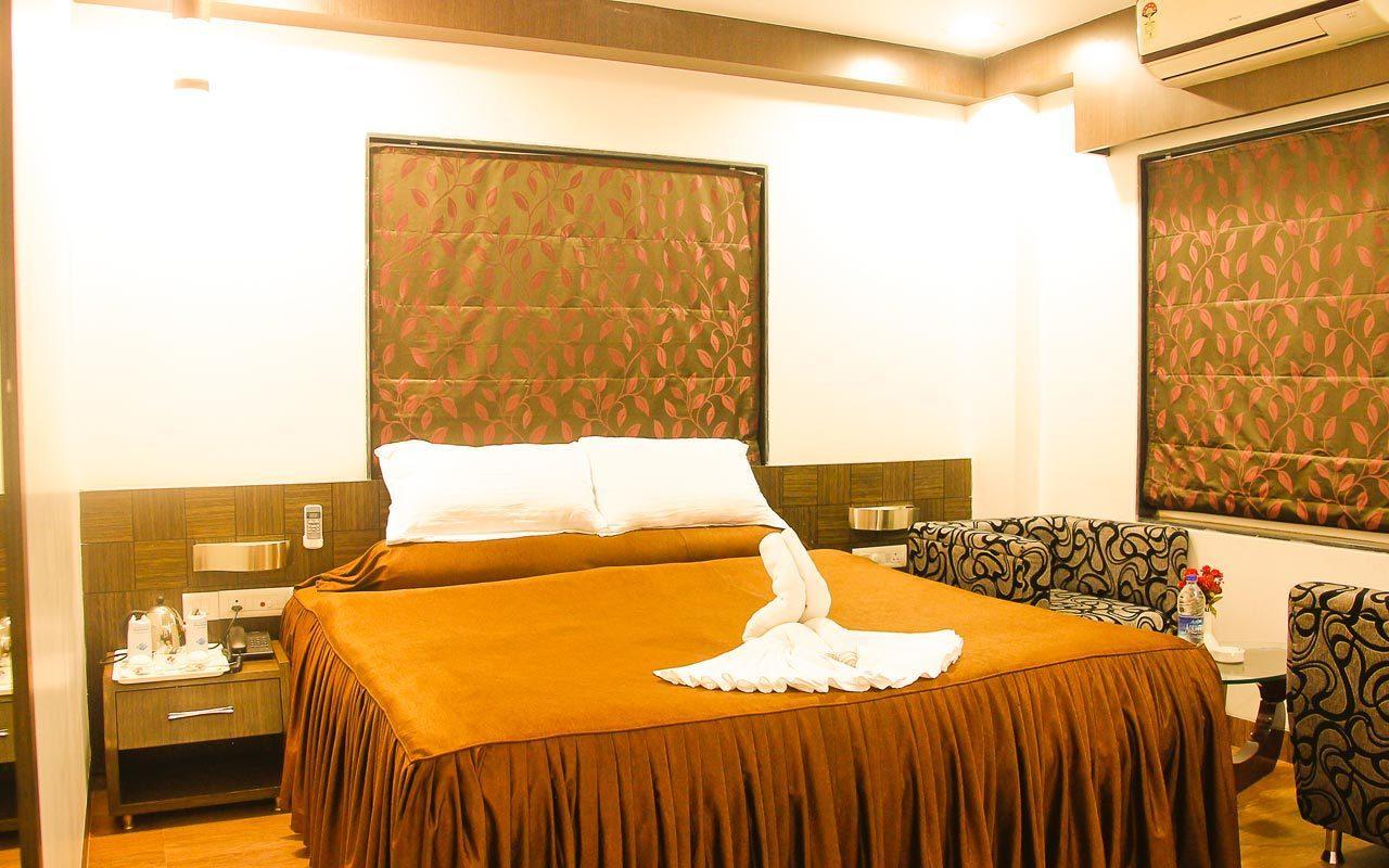 Hotel Rajashree Palace Силигури Экстерьер фото
