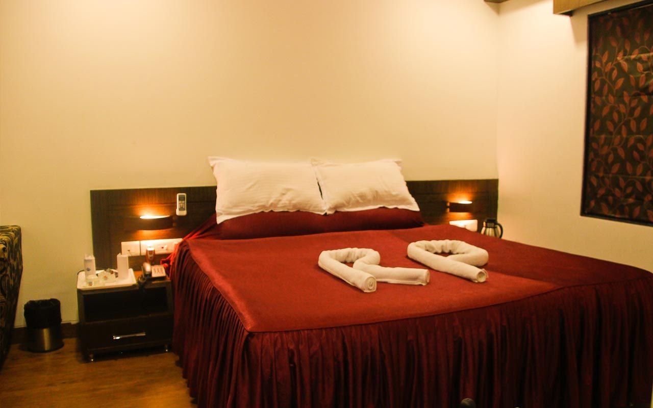 Hotel Rajashree Palace Силигури Экстерьер фото