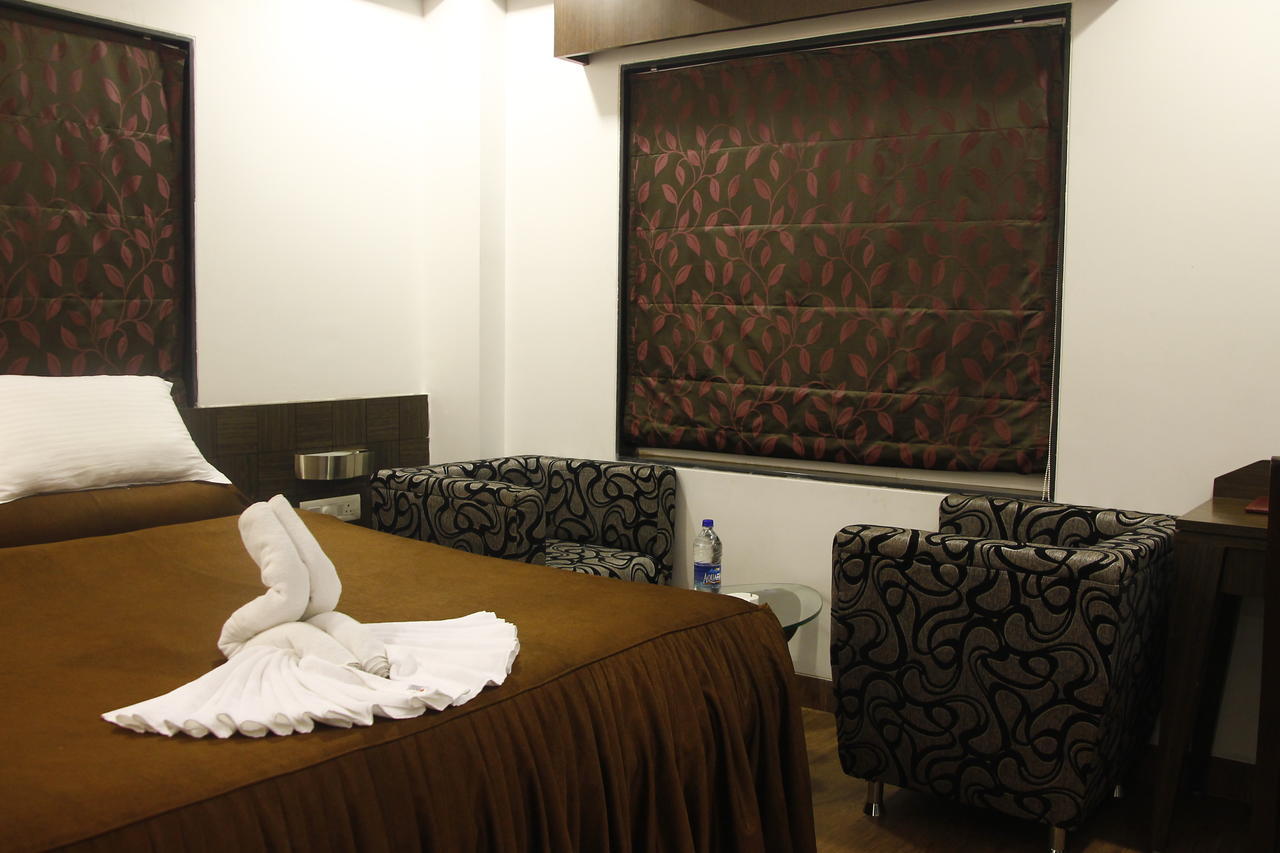 Hotel Rajashree Palace Силигури Экстерьер фото