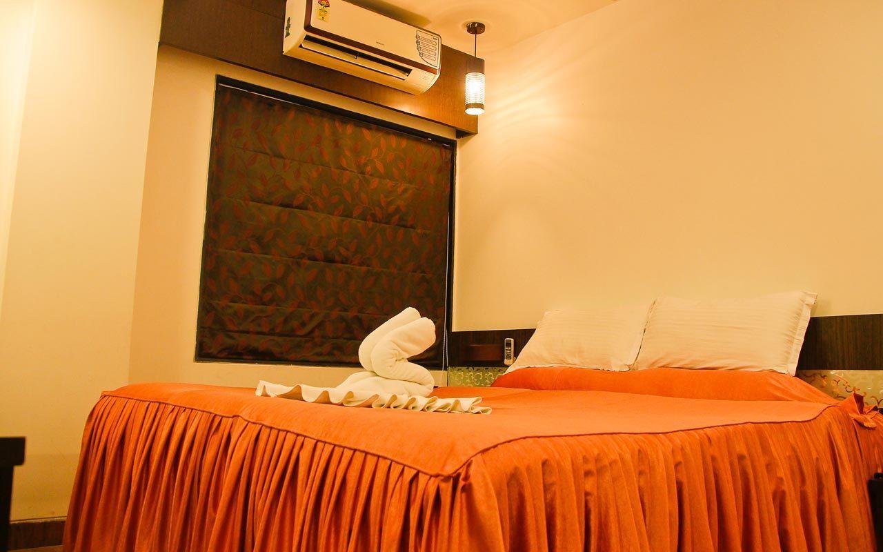 Hotel Rajashree Palace Силигури Экстерьер фото