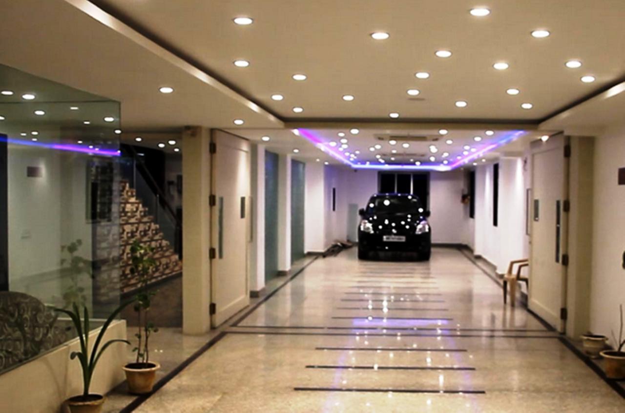 Hotel Rajashree Palace Силигури Экстерьер фото